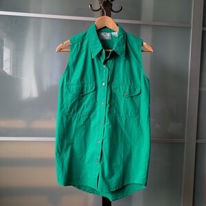 📼 Vintage Green Sleeveless Button-Up Tank with Chest Pockets - Small